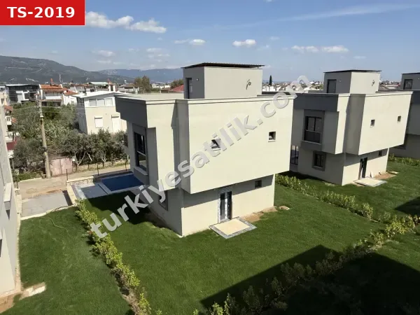 Seferihisar Doğanbeyde Tek Müstakil Havuzlu Satılık 3+1 Villa