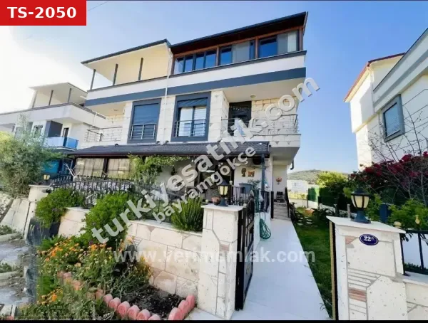 Seferihisar'da Hayalinizdeki Yaşam: Denize Yakın, Geniş Bahçeli Satılık 4+1 Villa!