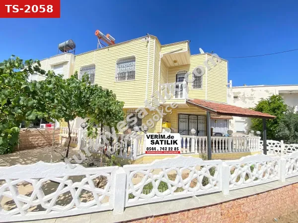 Seferihisar Mersinalanı'nda deniz tarafında denize 50m bahçeli satılık 3+1 Villa!