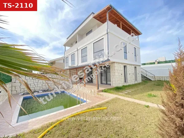 Seferihisar 'da Tam Müstakil, Havuzlu & Full Deniz Manzaralı 4+2 Ultra Lüks Villa!