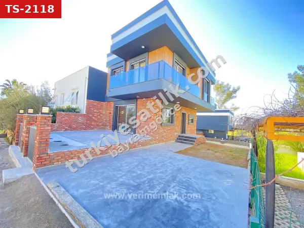 Seferihisar Cumhuriyet’te Akıllı Ev Teknolojili, Tam Müstakil Lüks Satılık 3+1 Villa!
