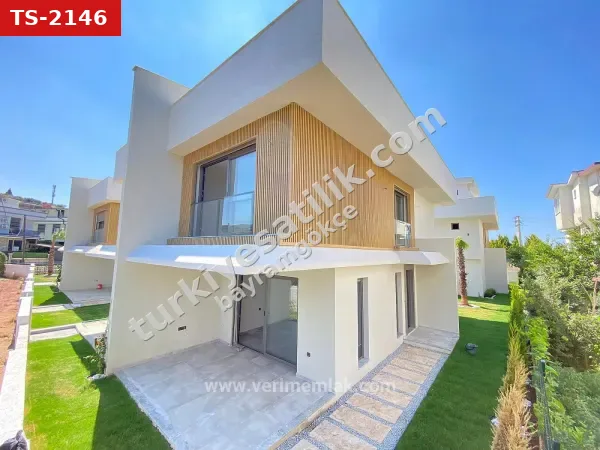 Seferihisar Mersin Alanı Denize 350 m, Havuzlu Ve Yerden Isıtmalı Lüks Köşe Villa