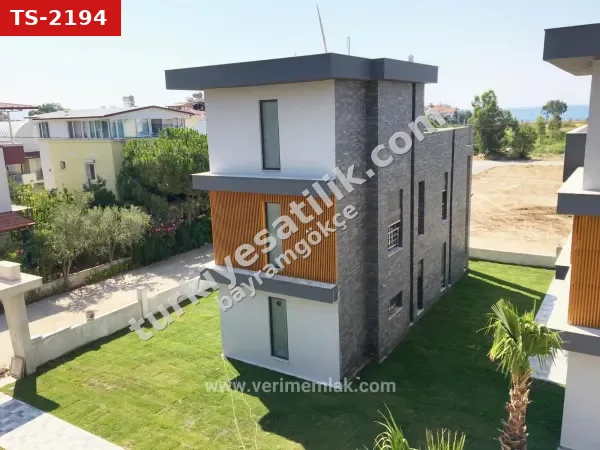 Seferihisar Ürkmez'de deniz tarafında tek müstakil havuzlu satılık 3+1 villa