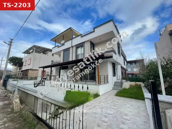 Seferihisar Payamlı'da Denize 350m Mesafede Sıfır Köşesatılık 3+1 Villa