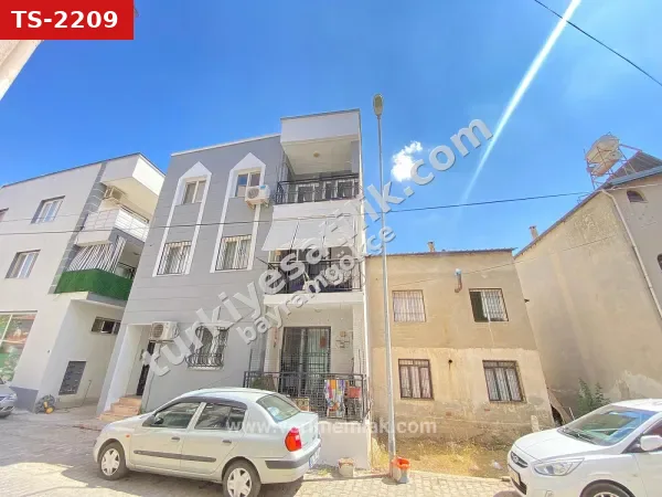 Seferihisar Ürkmez Merkez'de Plaja 200m Masrafsız 2+1 Satılık Daire