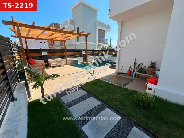 Seferihisar İncisi, Doğanbey'de Havuzlu Ultra Lüks Satılık 3+1 Villa