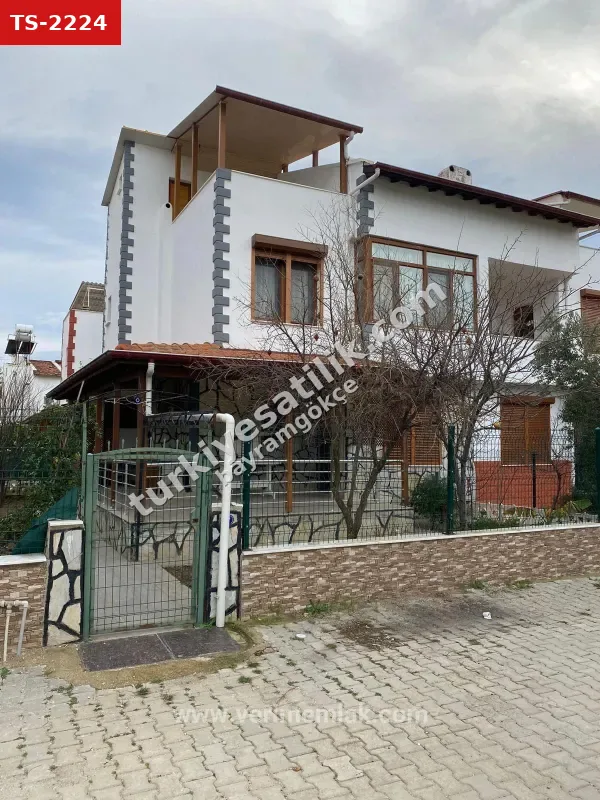 Doğanbey De Deniz Yürüme Mesafesinde Satılık 4+1 Villa