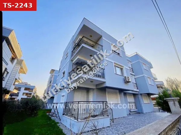 Seferihisar Sığacıkda Yaz Kış Oturuma Uygun Satılık 5+1 Daire Dublex