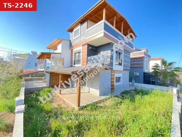 Seferihisar:cumhuriyet Mah.denize Yakın Sıfır 3+1.ruhsatlı Köşe Villa