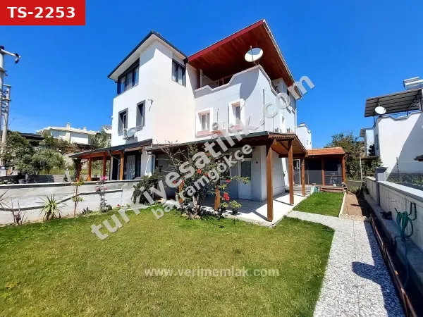 Seferihisar Doğanbey'de bahçeli deniz manzaralı satılık 4+1 villa –