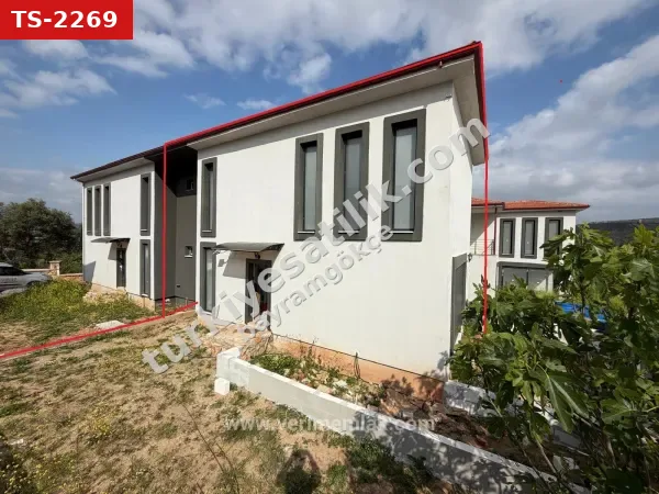 Seferihisar'da:güneş Enerjili,yerden Isıtmalı,full Eşyalı Satılık 3+1 Villa