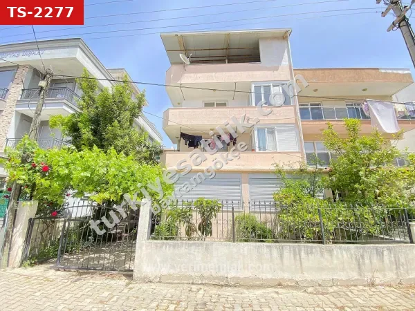 Seferihisar’ın Kalbinde Yaşam: Alışverişe 100m, Denize 300m Kiralık 2+1 Daire