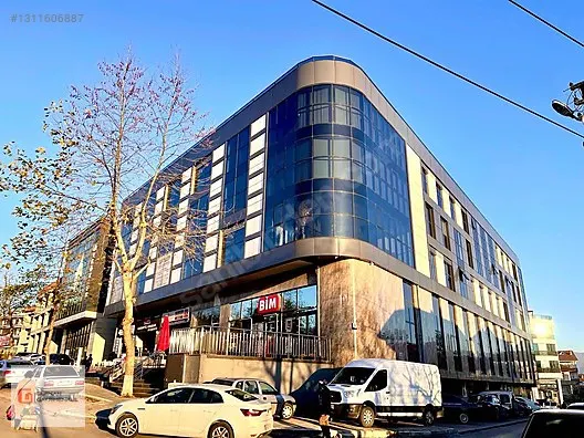 GÜRKAN GAYRİMENKUL MEŞALE İŞ MERKEZİNDE CADDE CEPHE EŞYALI OFİS
