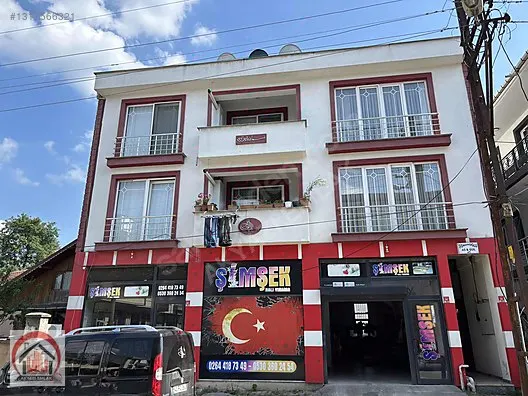 AKYAZI EMLAK'TAN ÇARŞI MERKEZDE KİRALIK 3+1 DAİRE
