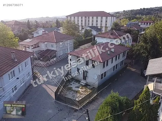 HENDEK DEREBOĞAZINDA ESKİ YAPILI 336 m² EVLİ ARSA!